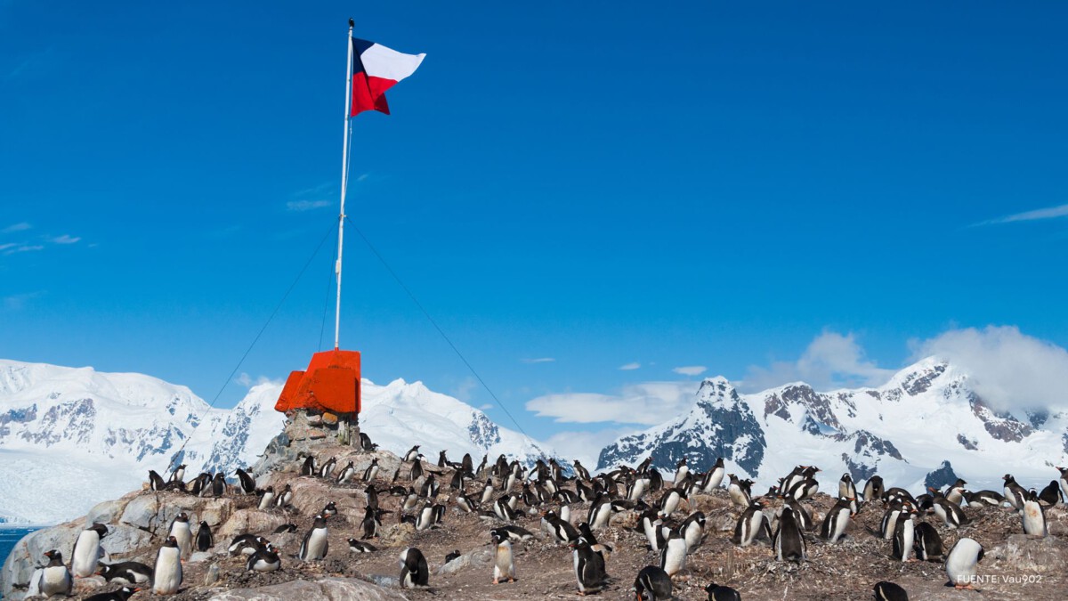 Paisaje costero de la Antártida bajo estudio científico para analizar el impacto humano en el ecosistema.