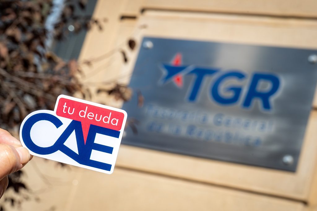 Edificio de la Tesorería General de la República en proceso de atención a usuarios con CAE