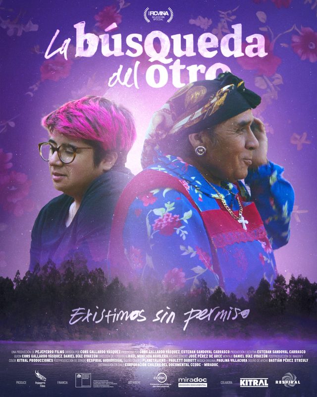 La cineasta Cons Gallardo junto a la machi Marcelina en un fotograma del documental La búsqueda del otro