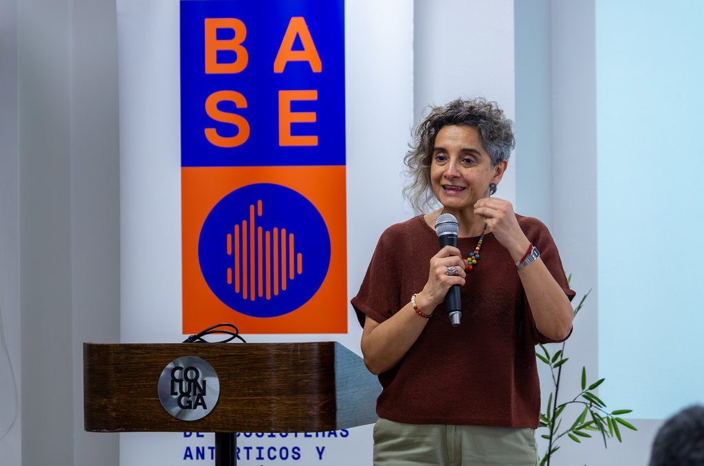 Conversatorio en Santiago sobre la importancia de vincular la ciencia antártica con los territorios y la sociedad civil