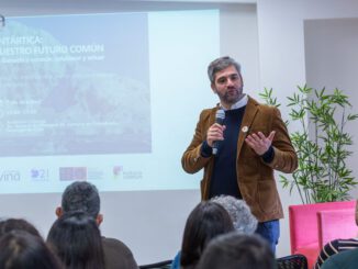 Conversatorio en Santiago sobre la importancia de vincular la ciencia antártica con los territorios y la sociedad civil