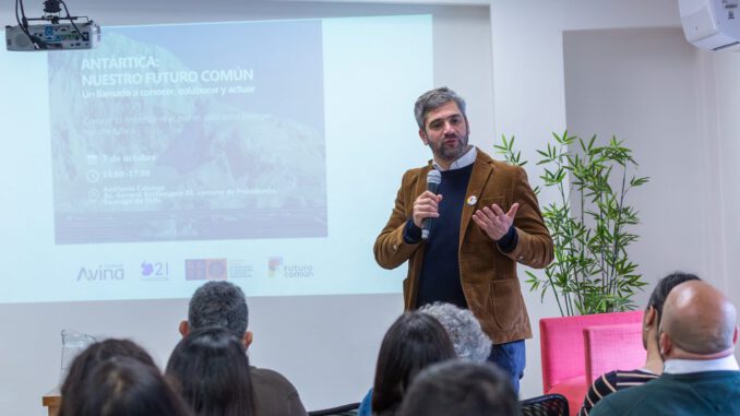 Conversatorio en Santiago sobre la importancia de vincular la ciencia antártica con los territorios y la sociedad civil