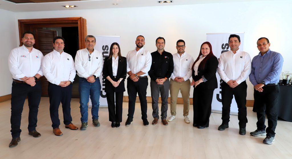Participantes en el encuentro técnico comercial Conoce Cummins en Punta Arenas