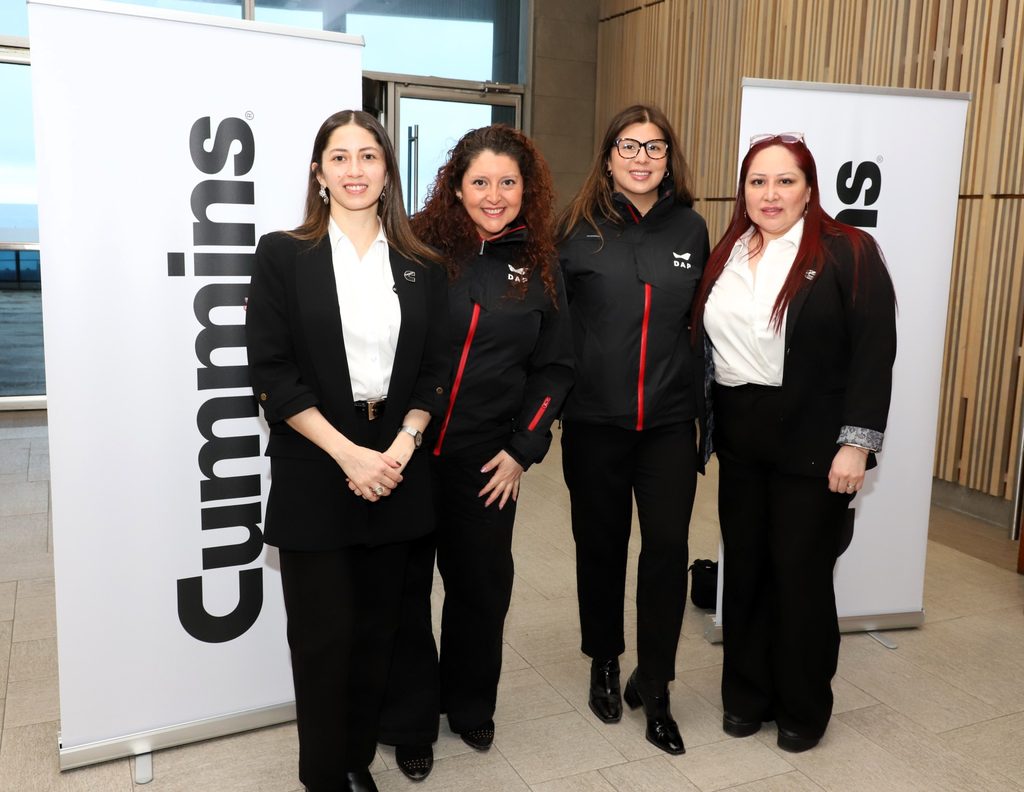 Participantes en el encuentro técnico comercial Conoce Cummins en Punta Arenas